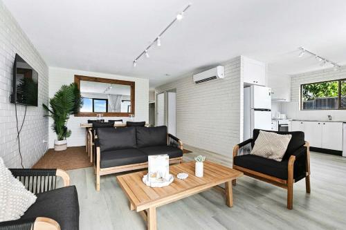 Salt & Stone Villa on the beach - Villa 2, Burrum Heads (foto 7)