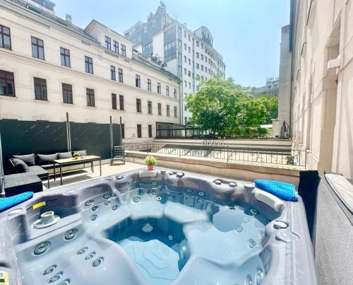 TubLife Terrace Suite I PRIVATE JACUZZI I freeparking, Budapest