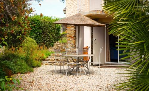 Superior Triple Room with Terrace image 2