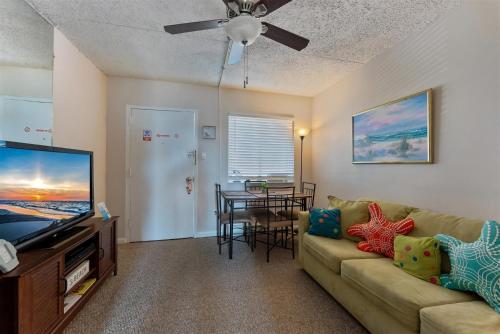 225 E Wildwood Ave, Unit 321 in Wildwood, USA