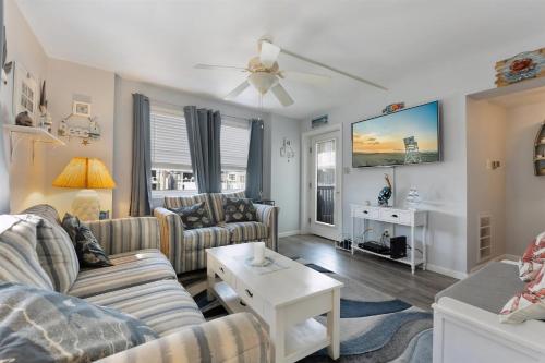 7203 Atlantic Ave, Unit 208 image