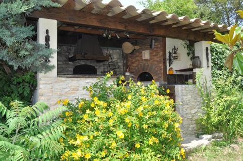 Iekārtas, Terre d'Oliviers in Saint-Christol-de-Rodières
