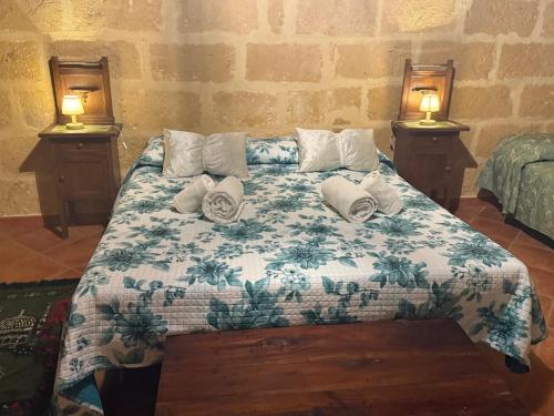 2 bedrooms, 6 beds