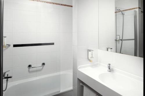 Hotel Ambiance - image 5