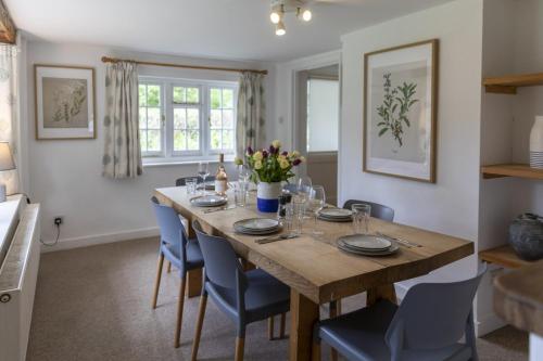 Danny Lodge - Country Cottage Near Brighton by Huluki Sussex Stays in Hurstpierpoint and Sayers Common