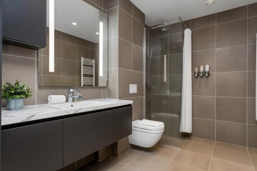 Two-Bedroom Apartment with Balcony and 2 Bathrooms image 8