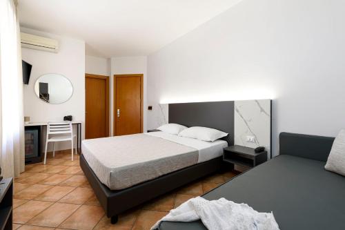 Double Room image 8