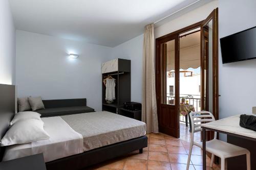 Double Room image 7