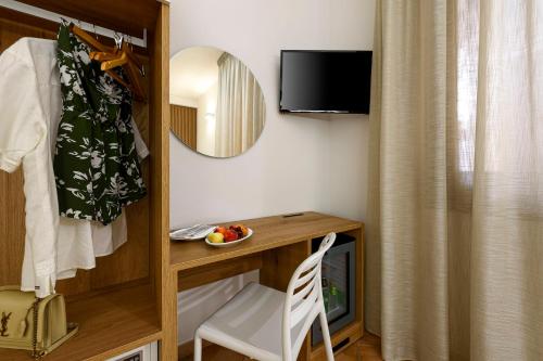 Double Room image 10