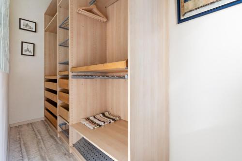 Apartment image 8