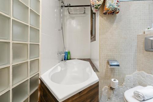 Apartment image 6