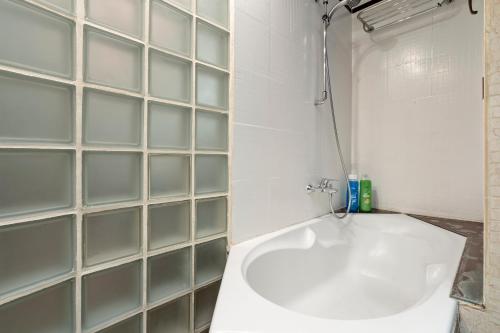 Apartment image 5