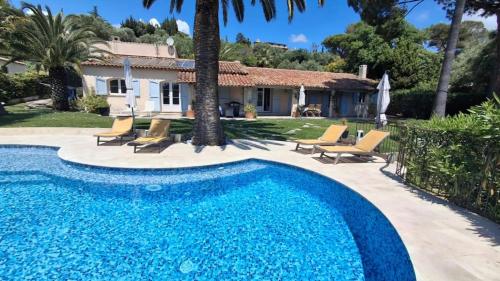 LE KEY WEST maison de charme avec splendide jardin et piscine magnifique, Mougins près de Cannes
