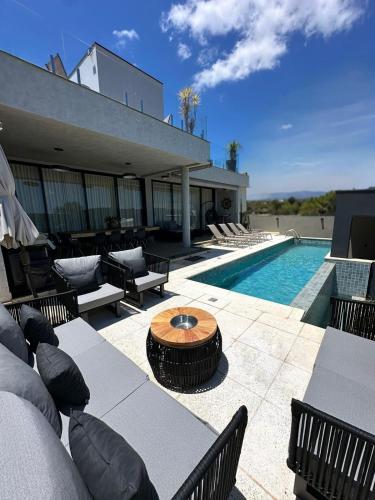 Casa Maravilhosa em Riviera Santa Cristina Xlll in Itaí