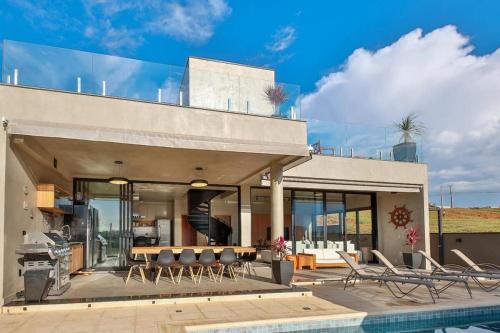 Casa Maravilhosa em Riviera Santa Cristina Xlll in Itaí