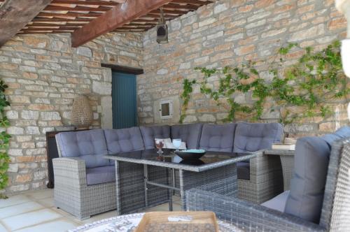 Iekārtas, Terre d'oliviers in Saint-Christol-de-Rodières