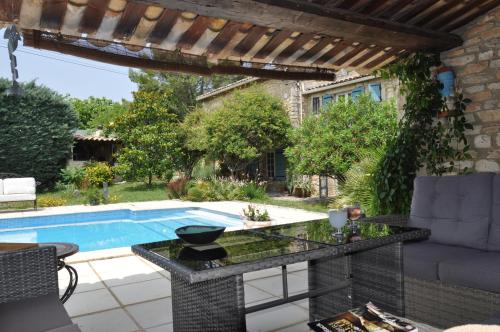 Iekārtas, Terre d'oliviers in Saint-Christol-de-Rodières