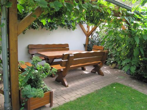 Abendstille am Obstgarten mit Terrasse