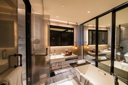 room detail thumbnail 2