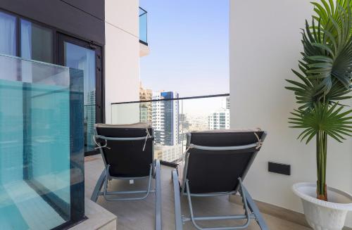 Elite LUX Holiday Homes - Stylish 2BR w Private Pool in JVC Dubai, Дубай (фото 9)
