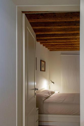 Ca Farnese beautiful big apartment in trad area - image 2