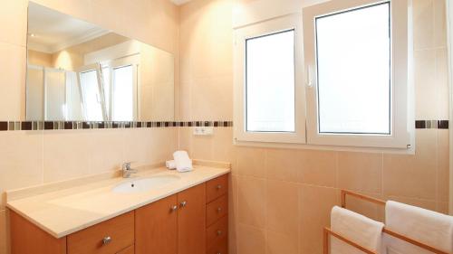 Deluxe Villa image 8