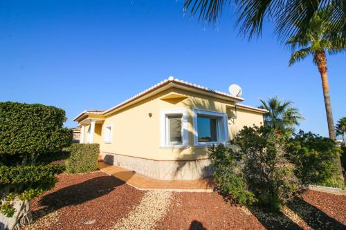 Deluxe Villa image 1