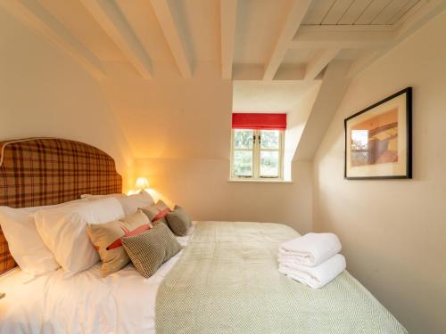 The Old Reading Room Peaceful Village Retreat Pass the Keys
