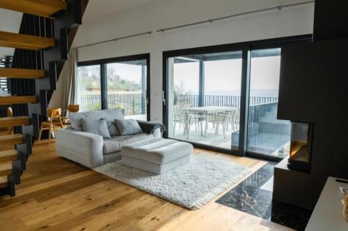 1 queen bed, 1 sofa bed