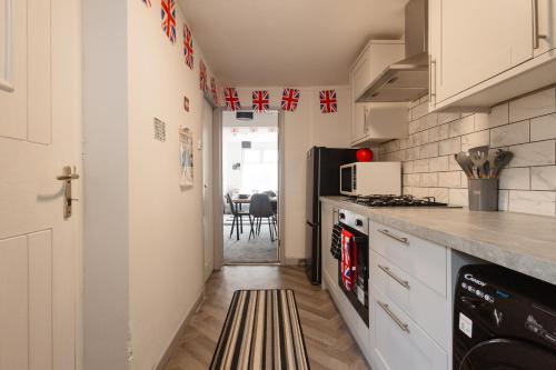 Beatles Themed Home near Anfield, sleeps 7, Garden, Contractors, Games, Liverpool (fotografie 6)