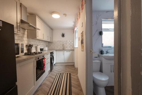 Beatles Themed Home near Anfield, sleeps 7, Garden, Contractors, Games, Liverpool (fotografie 8)