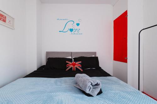 Beatles Themed Home near Anfield, sleeps 7, Garden, Contractors, Games, Liverpool (fotografie 3)