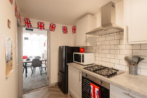 Beatles Themed Home near Anfield, sleeps 7, Garden, Contractors, Games, Liverpool (fotografie 10)