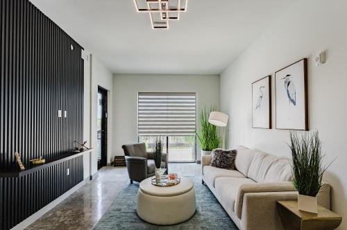 Modern 2BR, Family-Friendly in FLL, Near Beach! in Fort Lauderdale, USA