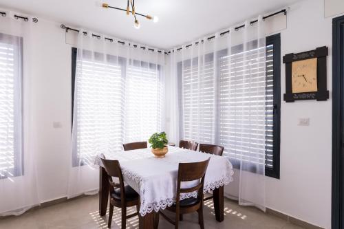 הבית מול הים, Neve Zohar (fotografie 10)