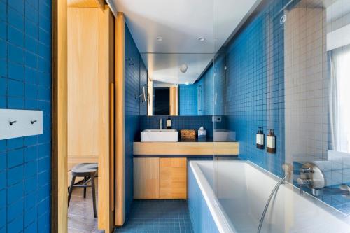 room detail thumbnail 2