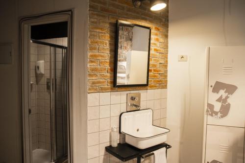 room007 Ventura Hostel - image 14