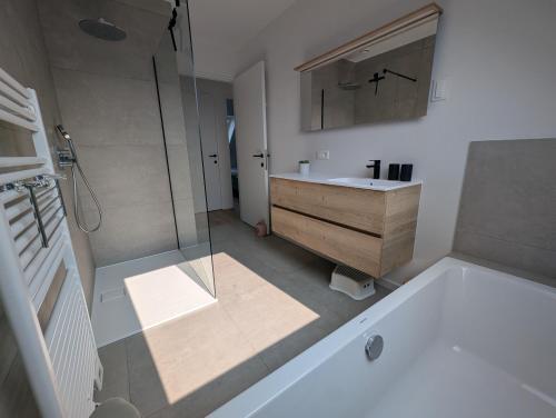 VLOED by BLOSS, familieappartement met buitenzwembad en garage, Middelkerke (Foto 8)