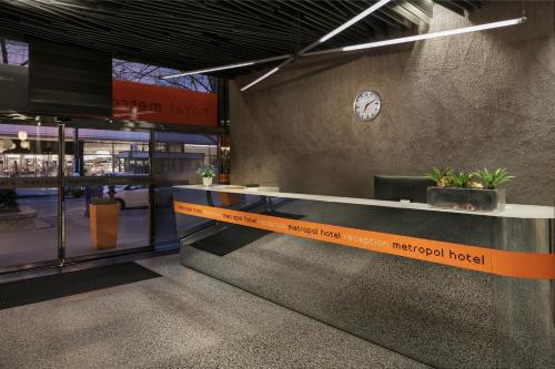 Front desk [24-hour]