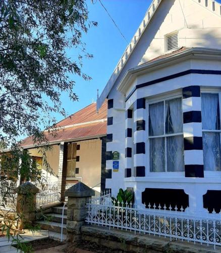 Cathys Guesthouse 1