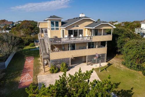 New Listing 3 Mins to Beach Pool Shuffleboard