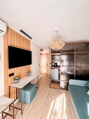 Junior Suite with Pool View