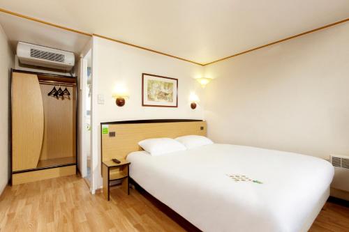 One Double Bed One Single Bed