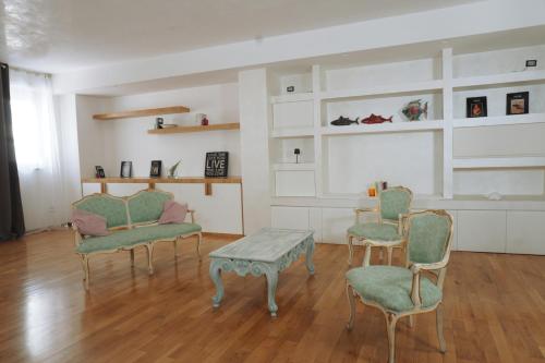 movida beach in บารี่