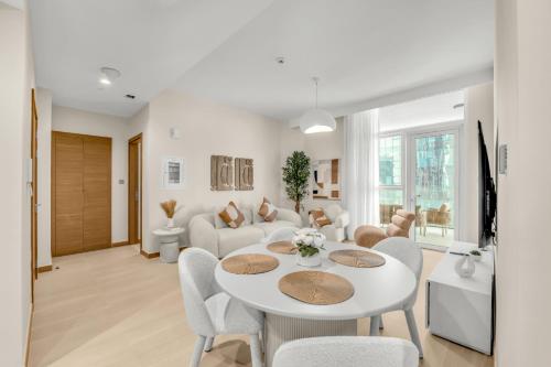 NEW 2BR Family-Friendly Pool w-Burj & Canal View, Dubaj (zdjęcie 7)