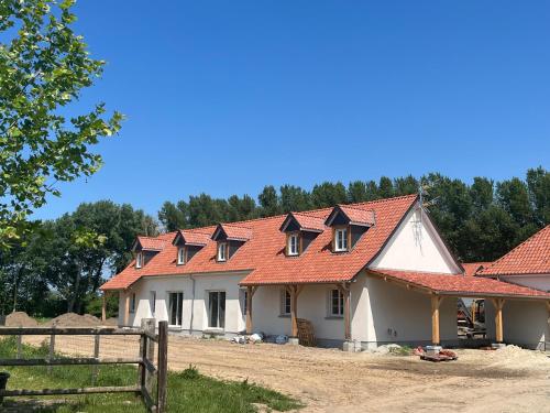 3 bedrooms, 8 beds