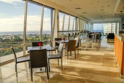 Bar/lounge, Dominican Fiesta Hotel in Santo Domingo