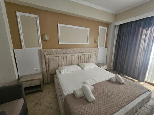Hotel Pini – Saranda, OR