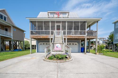 Canal Views - Short Walk to Beach - Dog Friendly w Elevator