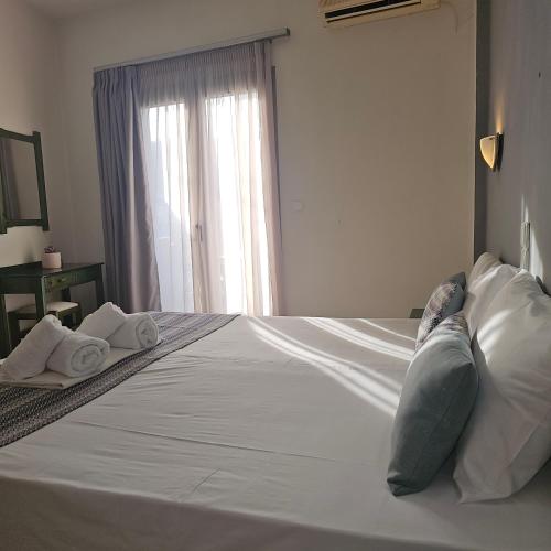 Standard Studio with Side Sea View (2 Adults) room in Joanna Apartments
